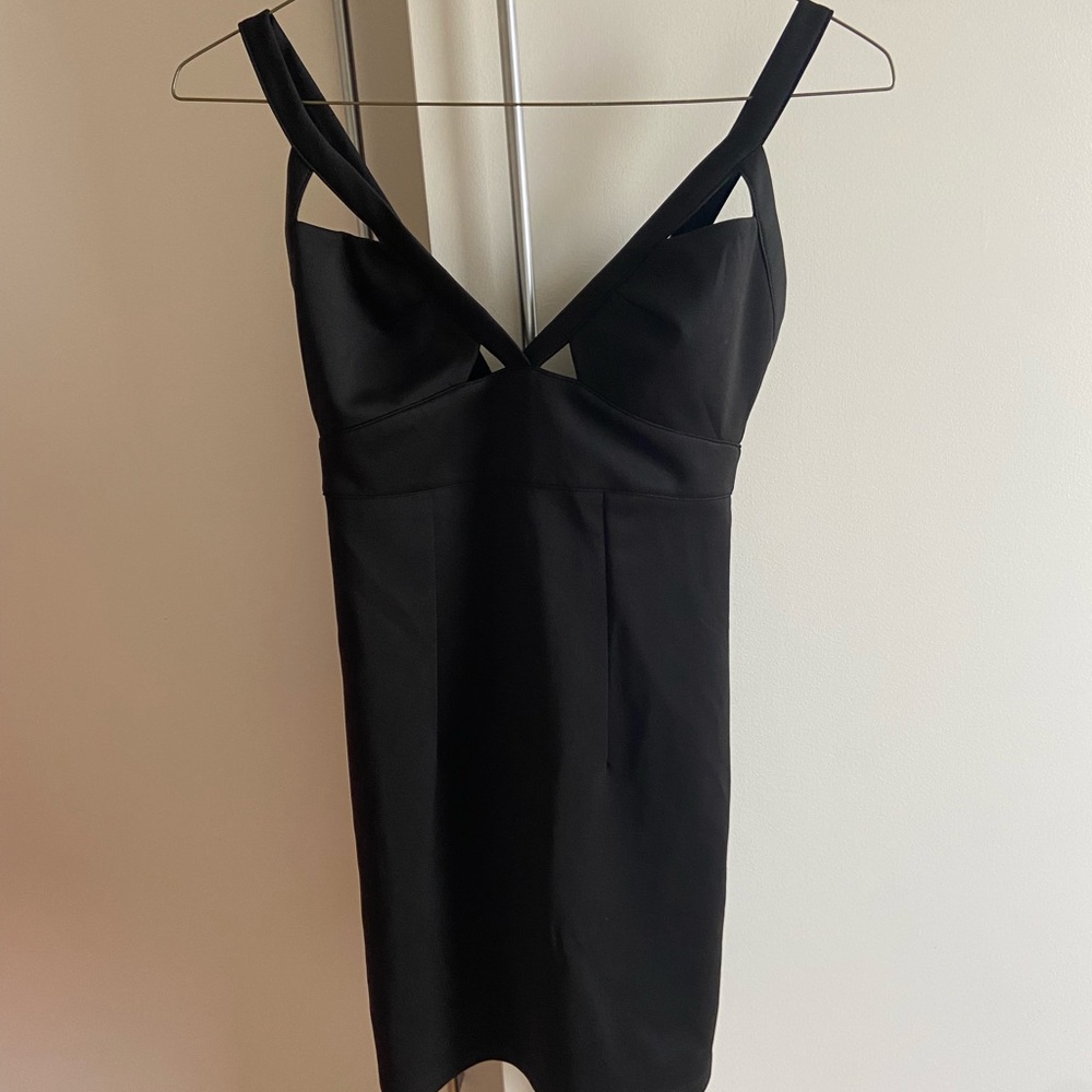 Black cut-out mini dress 🖤